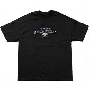 Los Angeles Lakers three 3 peat t shirt 2000 2001 2002 Size XL NBA Black  Yellow